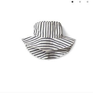Pehr bucket hat size 18-24 months